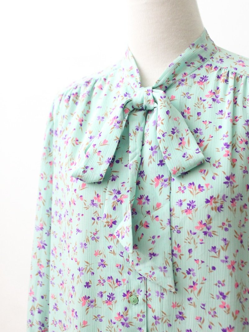 【RE0916T173】 early autumn Japanese system retro floral bow knot mint green ancient shirt - Women's Shirts - Polyester Green
