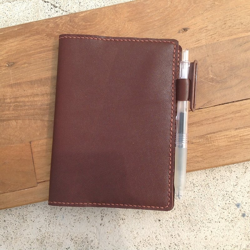 A6 notebook with muji notebook, put the card, insert pen hand-stitched, leather [then leather] dark brown - สมุดบันทึก/สมุดปฏิทิน - หนังแท้ สีนำ้ตาล