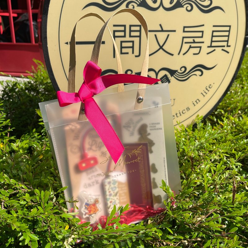 【Pinkoi 線下活動預購商品】愛麗絲組合禮 / 躍入書中 縱享奇幻 - 筆記本/手帳 - 其他材質 