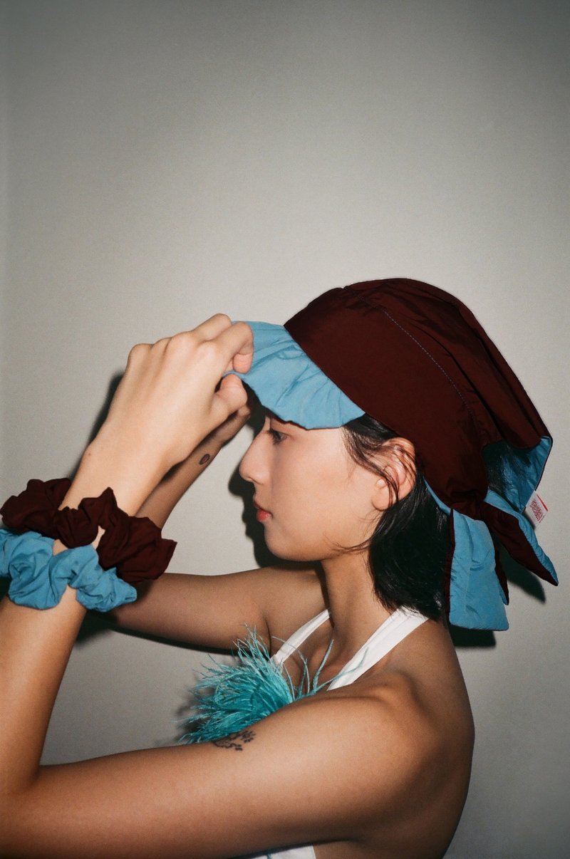 Sky Blue And Brown Reversible Ruffled Cap Headscarf - หมวก - ไนลอน หลากหลายสี