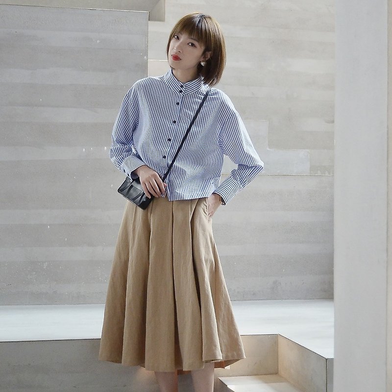 Stand collar blue and white short shirt|shirt|cotton+polyester|independent brand|Sora-167 - เสื้อเชิ้ตผู้หญิง - ผ้าฝ้าย/ผ้าลินิน 