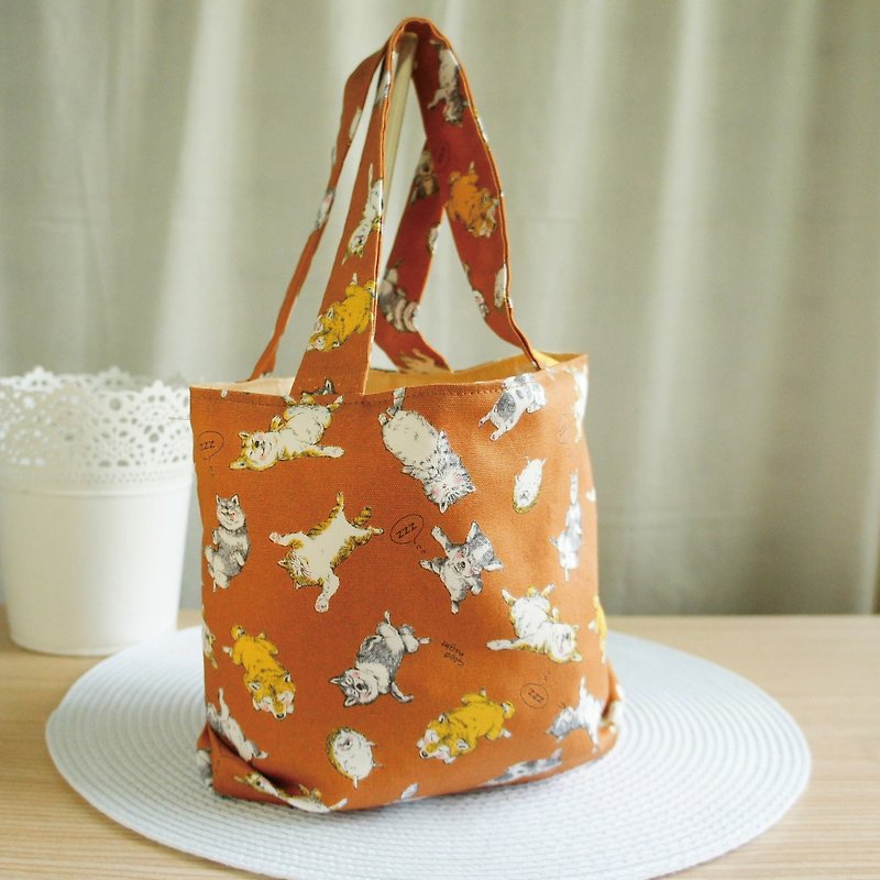 Lovely【Japanese cloth】Shiba Inu Sleeping Lightweight Folding Eco Bag (with Lining) Coffee - กระเป๋าถือ - ผ้าฝ้าย/ผ้าลินิน สีนำ้ตาล