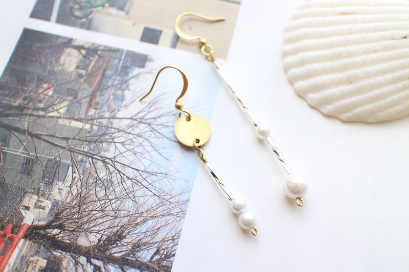 Summer-Snowball-shell brass earrings - Earrings & Clip-ons - Other Metals 