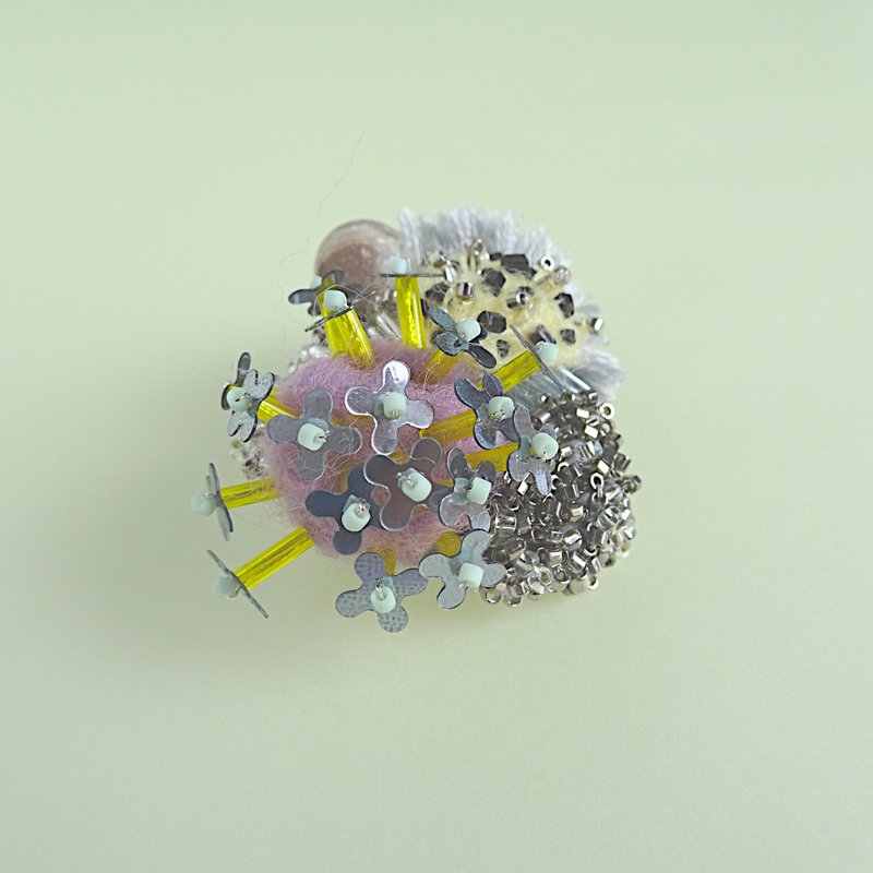 hanmmmo brooch Msize - Brooches - Thread Gray