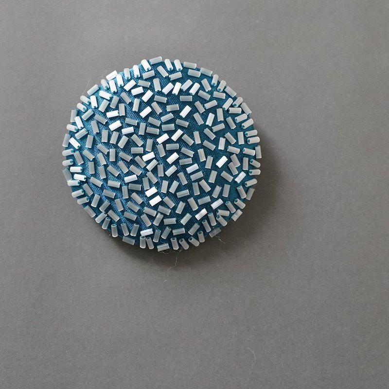 Brooch Scatter 5 Large Beaded Embroidery Brooch Blue White Unique One of a Kind Christmas - เข็มกลัด - แก้ว สีน้ำเงิน