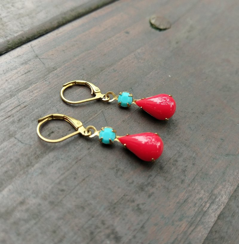 Turquoise blue Coral Red Vintage Glass Earrings - ต่างหู - โลหะ สีแดง