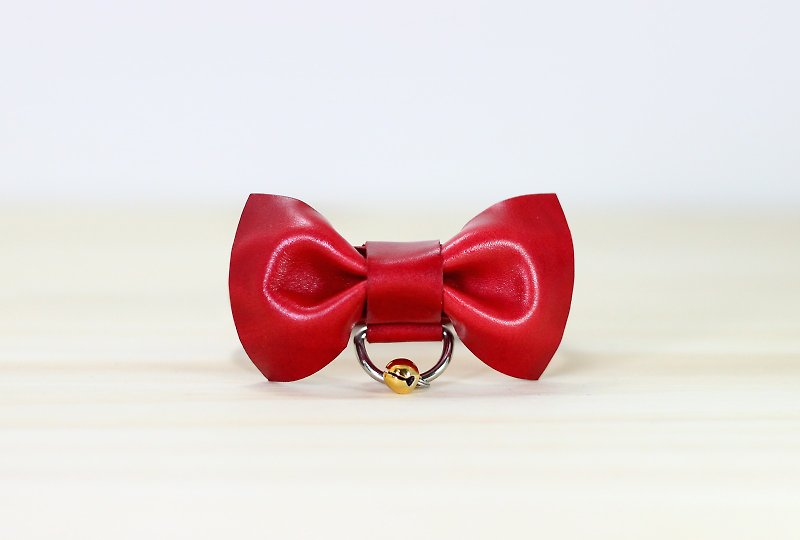 LION's Handmade Leather-- Pet Cat Collar Bow Tie - ปลอกคอ - หนังแท้ สีแดง