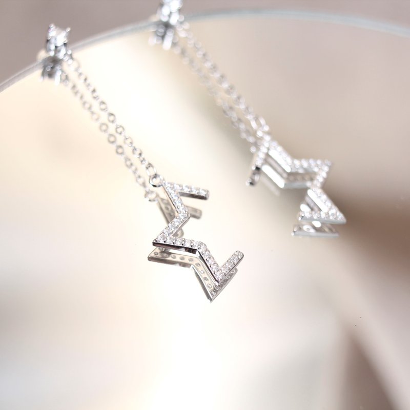 Shining star。EARRING。SILVER JEWELRY SERIES - Earrings & Clip-ons - Sterling Silver Silver