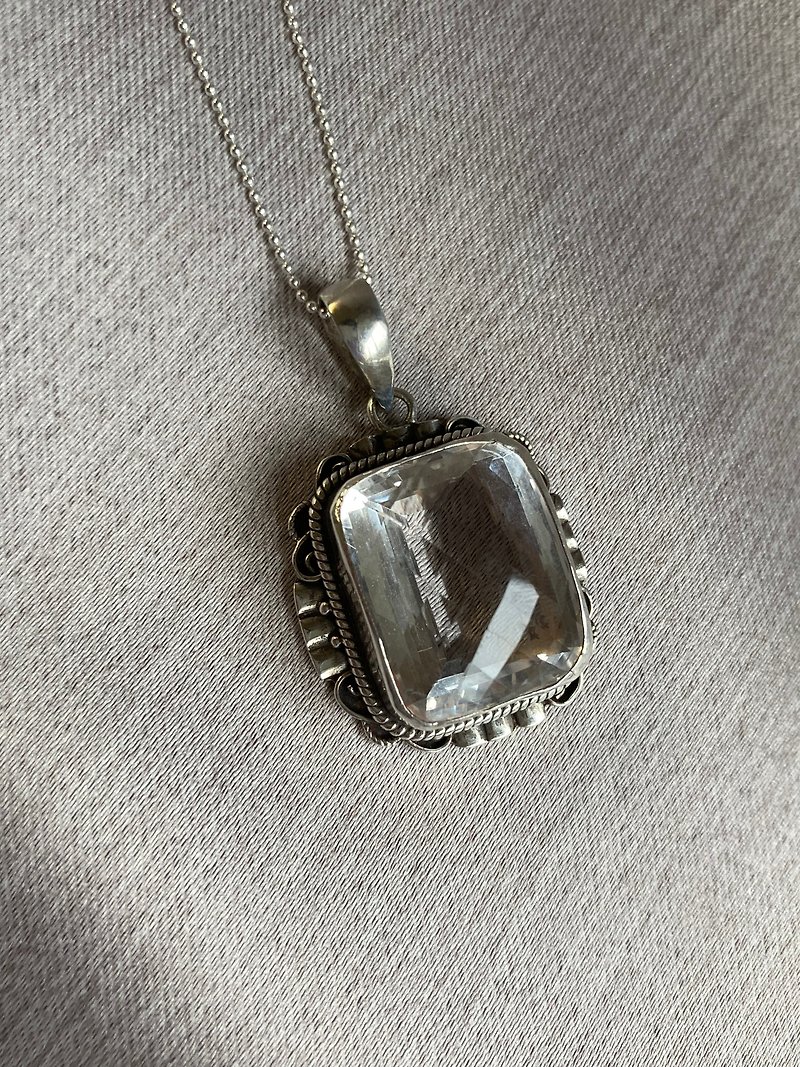 Natural white crystal pendant, handmade in Nepal, 925 sterling silver - สร้อยคอ - คริสตัล 