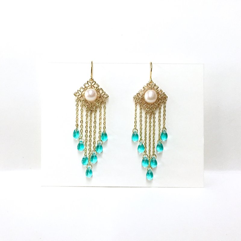 [Ruosang] The peacock in the dream. Natural pearl. Drop tassel earrings with drop chain. 18K gold-plated ear hooks/non-allergic earrings/clip earrings/painless earrings/pierced earrings - Earrings & Clip-ons - Gemstone Green
