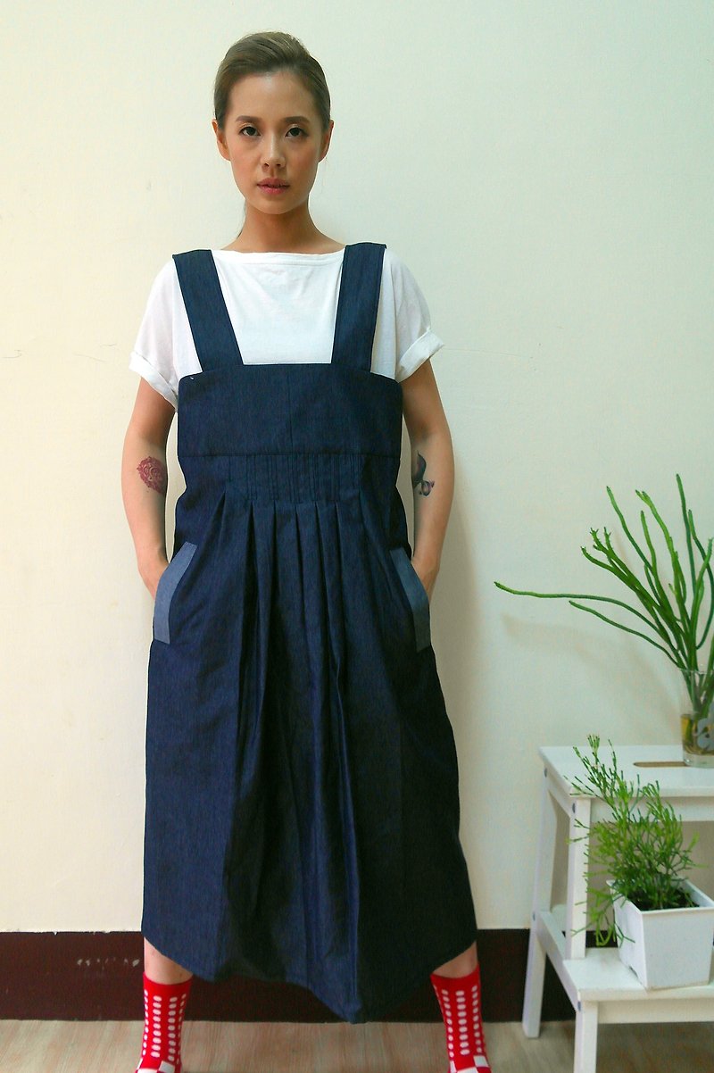 精梳棉單寧系列：一片式 寬帶 後開口 背心圍裙洋裝 - 洋裝/連身裙 - 棉．麻 藍色