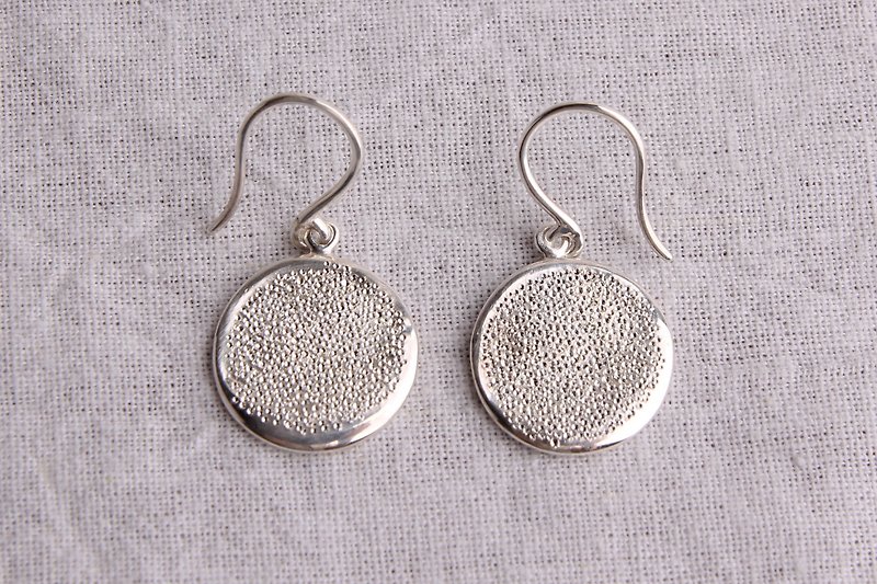 The Woman In The Desert-collection Hook earrings-Silver
