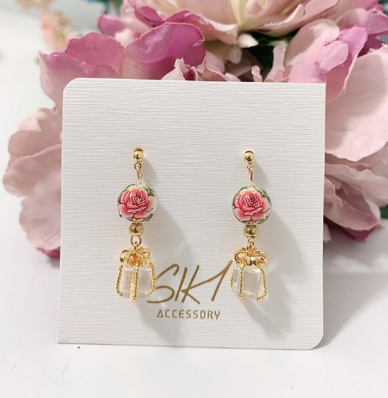 [Turnable Clip-On] Japan imported painted beads with gift pendant earrings - Earrings & Clip-ons - Resin Pink