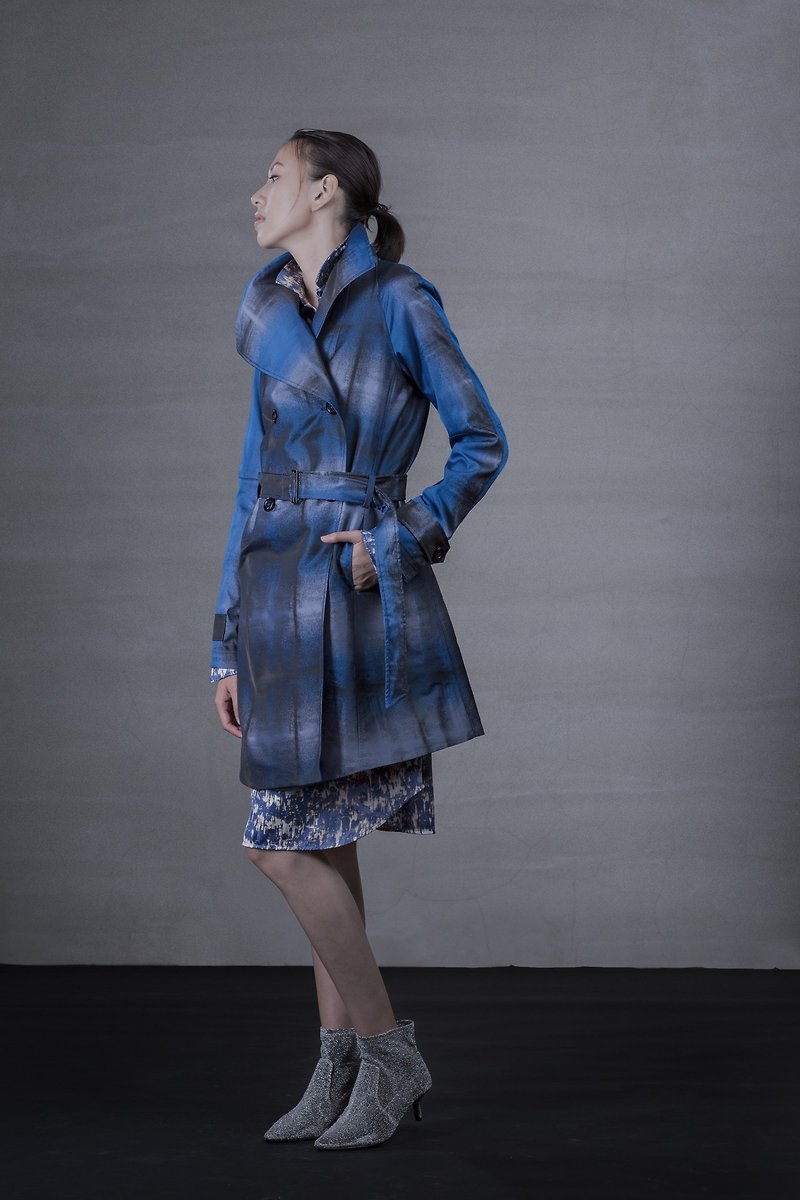 YIBO/藍格紋風衣 - 女西裝外套 - 聚酯纖維 