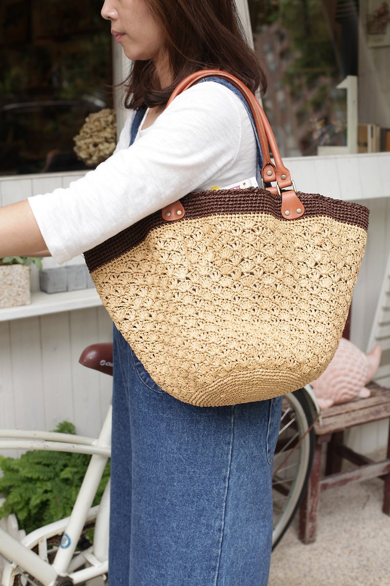 【Good day hand】 hand weaving. Fan-shaped flowers woven bag - กระเป๋าแมสเซนเจอร์ - วัสดุอื่นๆ สีเหลือง