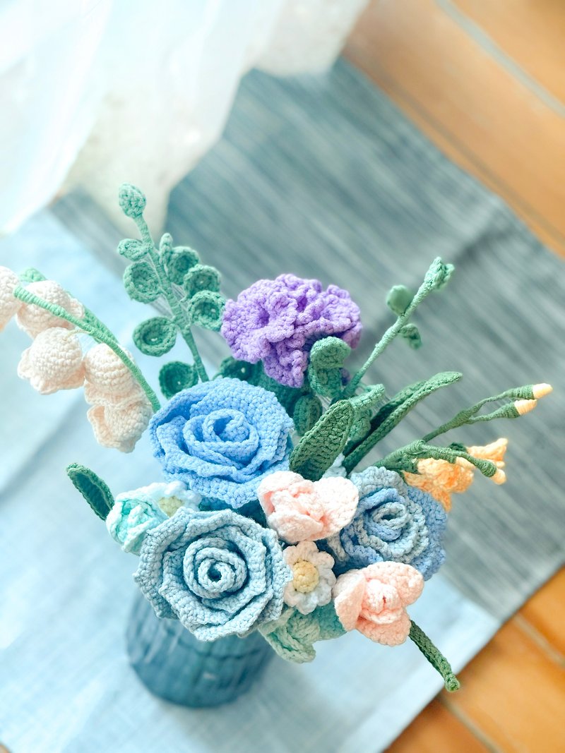 Elegant and cute crocheted bouquet with dolls added - Items for Display - Cotton & Hemp Multicolor