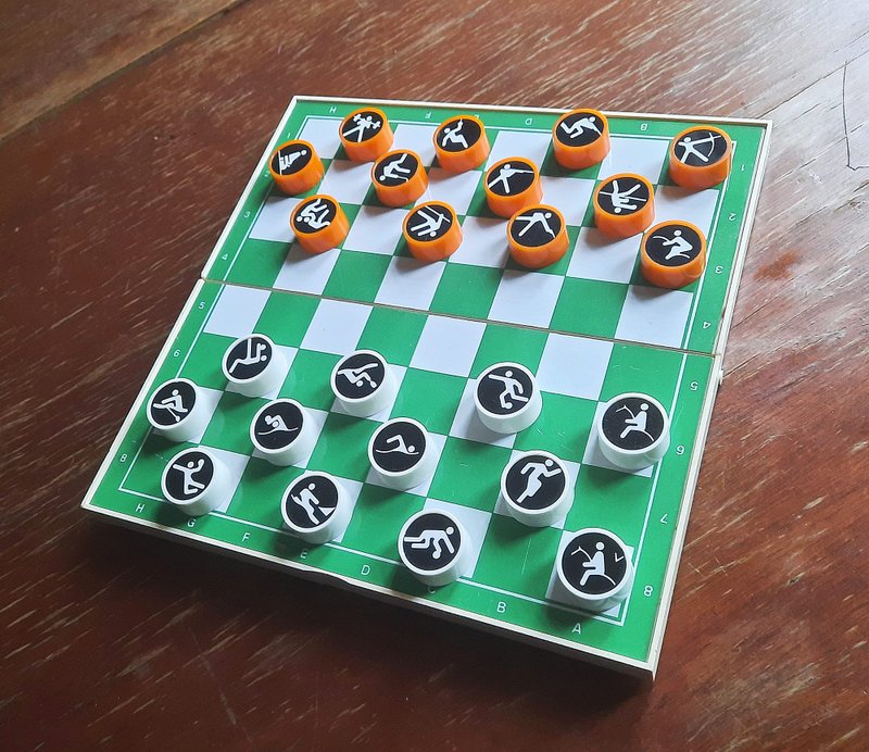 Olympic sport magnetic checkers USSR – black orange white travel draughts game - 桌遊/牌卡 - 其他材質 