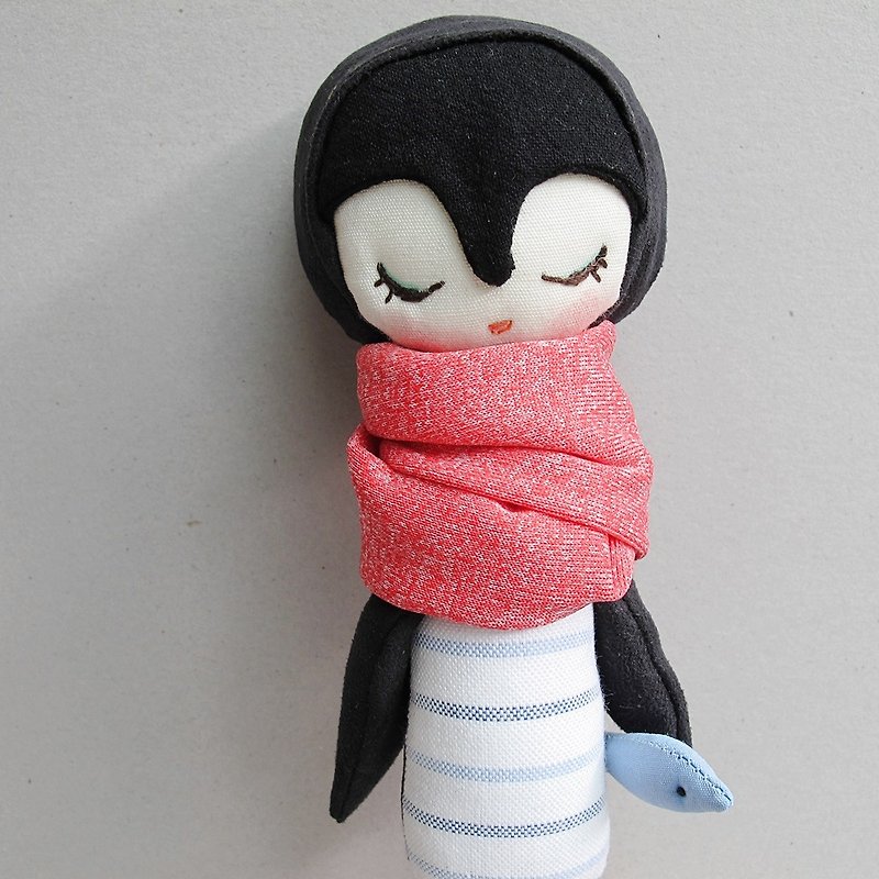 南極ペンギン エルフ (下を見て微笑む) - 人形・フィギュア - コットン・麻 ブラック