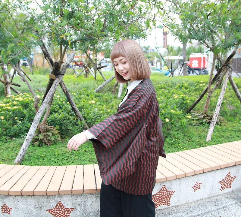Back to Green :: Japanese kimono back Daoxing night electro-optical corrugated pocket vintage kimono (KD-30) - เสื้อแจ็คเก็ต - ผ้าไหม สีใส