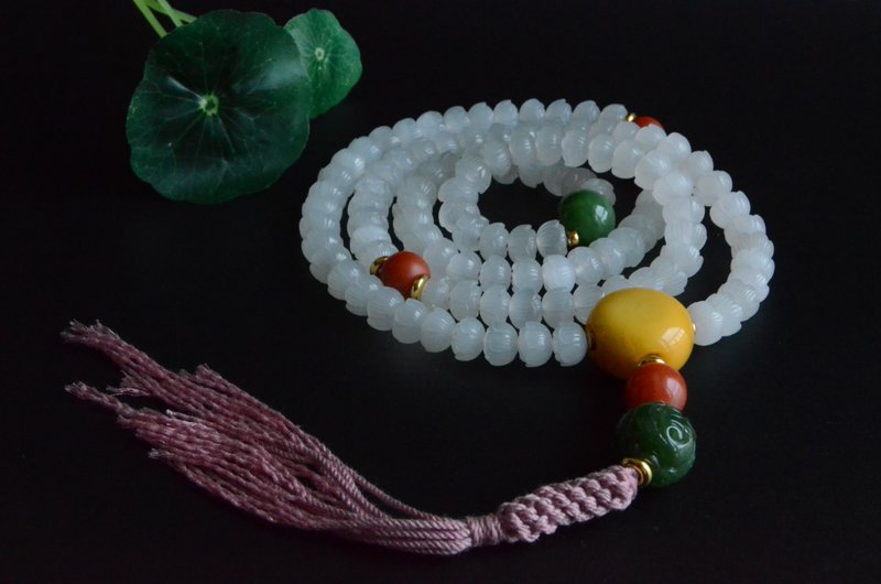 【佛蓮】手工雕刻天然青海老料白玉蓮花108念珠手持項鏈 - 項鍊 - 寶石 