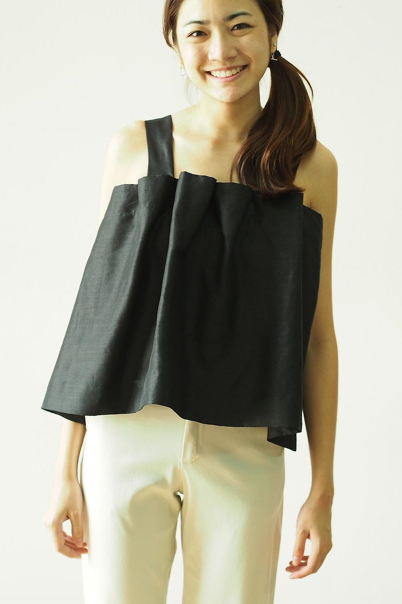 Mani Mina Black Pleat Around Singlet - เสื้อผู้หญิง - ผ้าฝ้าย/ผ้าลินิน 