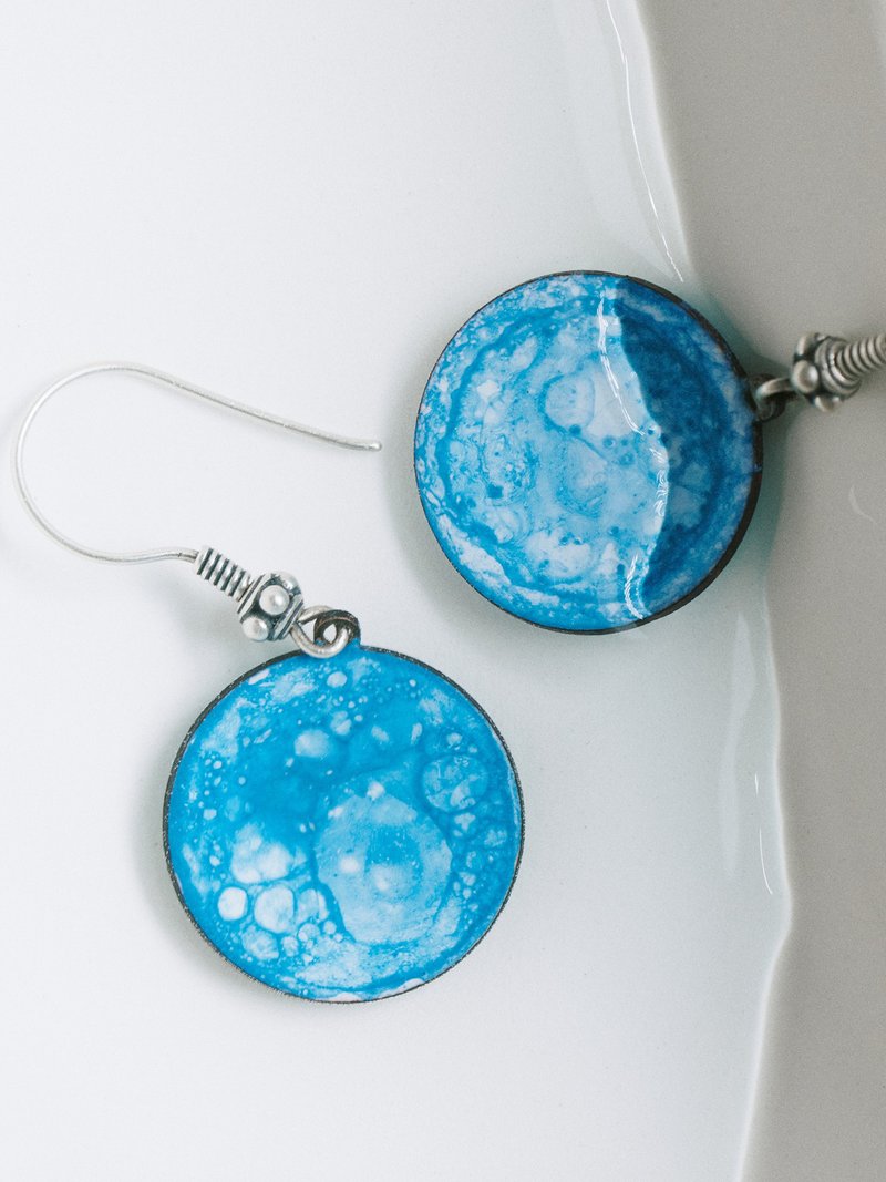 Purely handmade high temperature lead-free enamel earrings 20mm round pendant ear hook earrings blue water elf style - ต่างหู - เงินแท้ สีน้ำเงิน