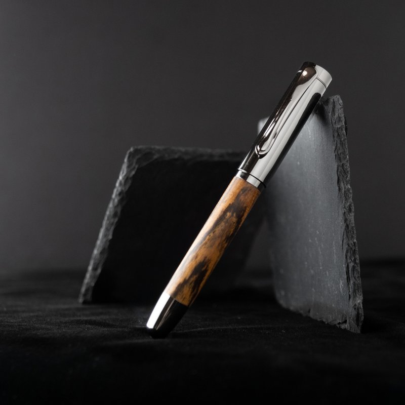 Solid wood ballpoint pen | Xuan Ye・Laser engraving - Rollerball Pens - Wood Brown