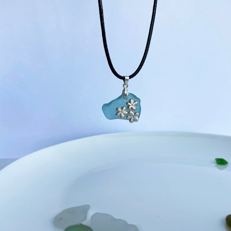 Symbiosis Series - Sea Glass Sterling Silver Tung Blossom Necklace - สร้อยคอ - เงินแท้ สีน้ำเงิน
