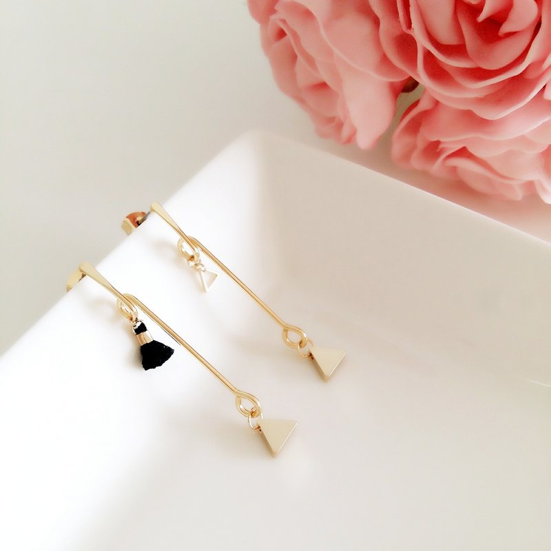 :: :: minimalist geometric series of simple geometric triangle tassel personality asymmetrical earrings / :: Minimalist Geometric Collection :: Gold Plated Asymmetrical Triangle Geometric Minimalist Black Tassel Layered Drop Earrings - ต่างหู - โลหะ สีทอง