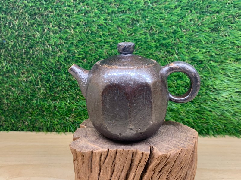 寬切造型壺 l 柴燒 - 茶壺/茶杯/茶具 - 陶 黑色