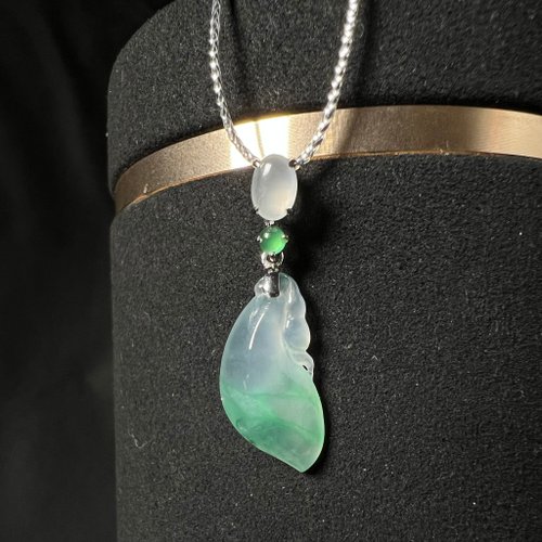 富璧寶鼎 FBBD JEWELRY 嫩芽 | 冰種隨型翡翠掛墜
