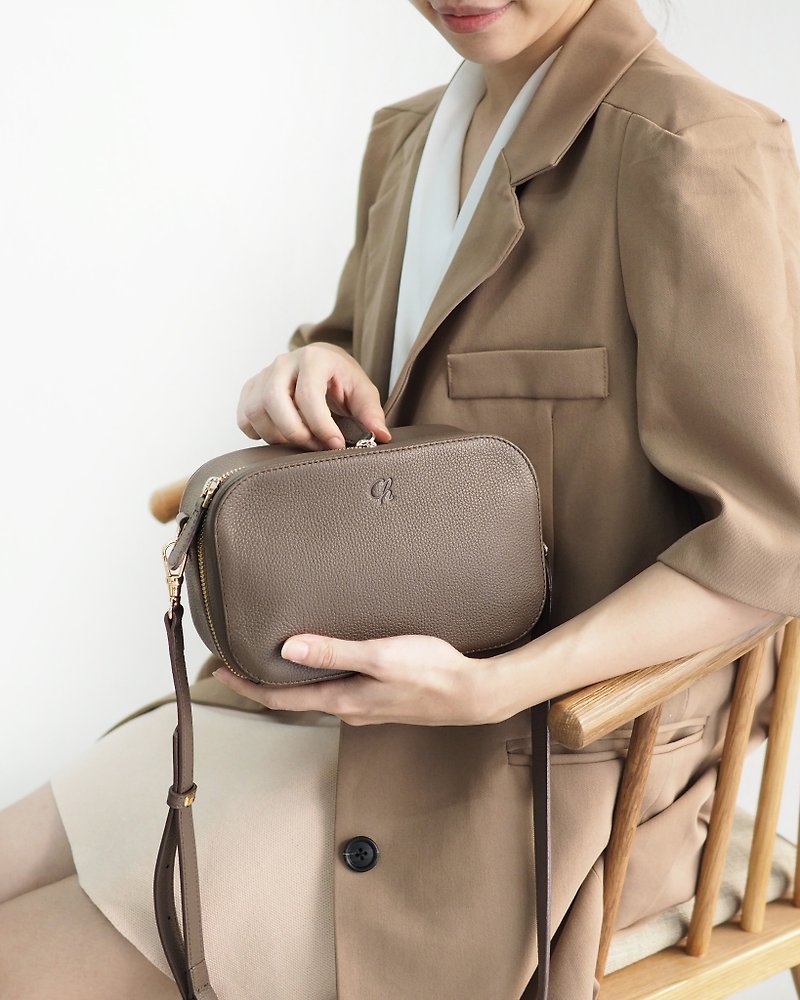 Biscuit (Warm taupe) : Mini bag, leather bag, cow leather, Brown-Grey color - 手袋/手提袋 - 真皮 咖啡色