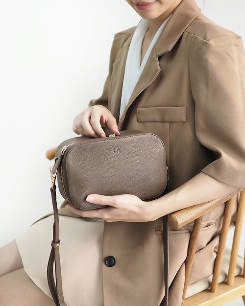 Charin Biscuit (Warm taupe) : Mini bag, leather bag, cow leather, Brown-Grey color