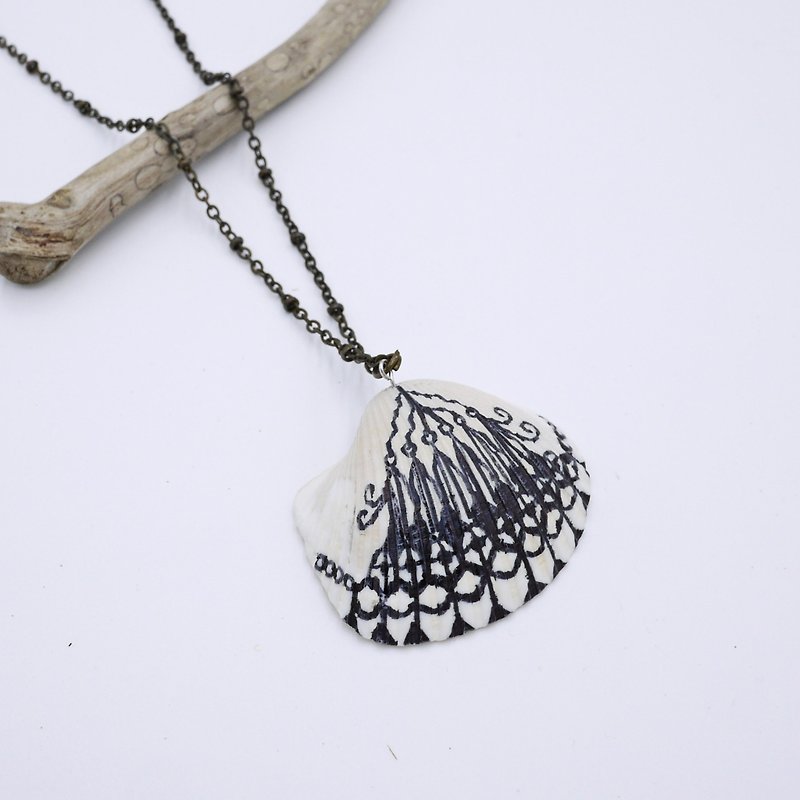 Upcycling Necklace, Shell, Free hand drawing, zen drawing  - Chokers - Porcelain White