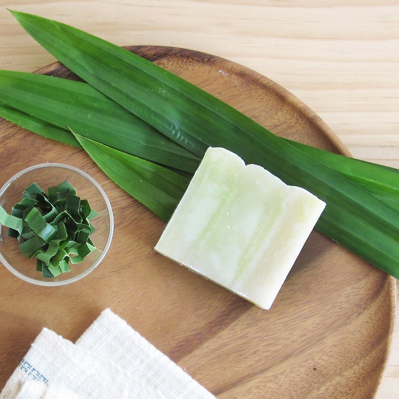 Handmade Thai Natural Scent Body Soaps 100g  / 2pcs per 1 set - 肥皂/手工皂 - 植物．花 綠色