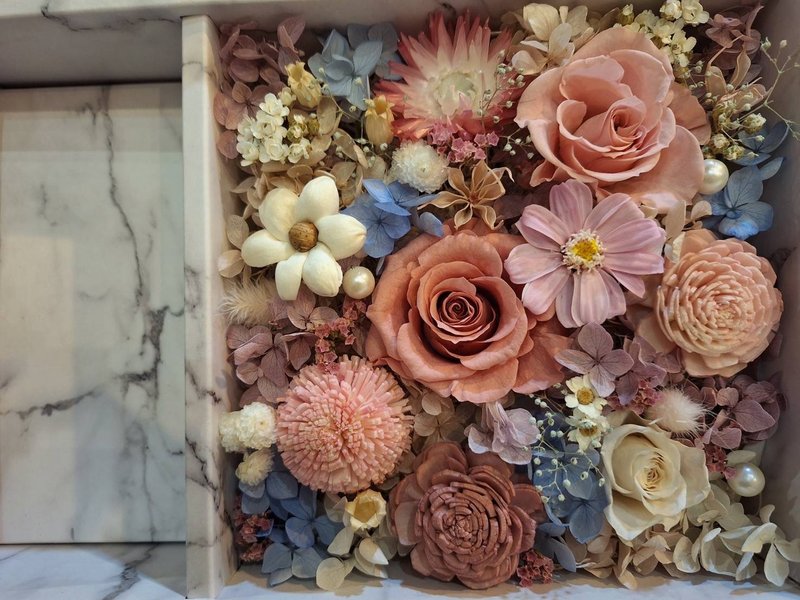 Rich Flower Box Preserved Flower Box - Dried Flowers & Bouquets - Other Materials Red