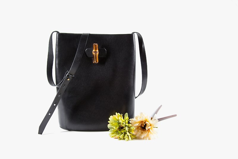 Bamboo Bucket Bag / Bucket Bag / Shoulder Bag / Bamboo / Vintage - Messenger Bags & Sling Bags - Genuine Leather Black