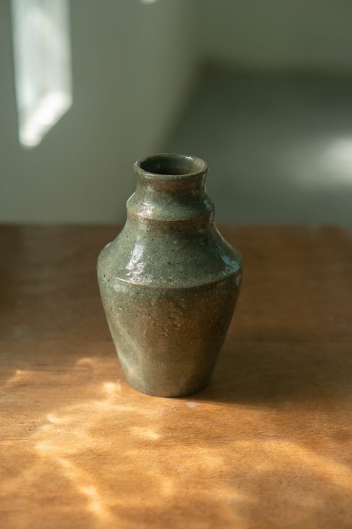 青磁の花瓶 | 花瓶 - ショップ Two Potters 花瓶・植木鉢 - Pinkoi