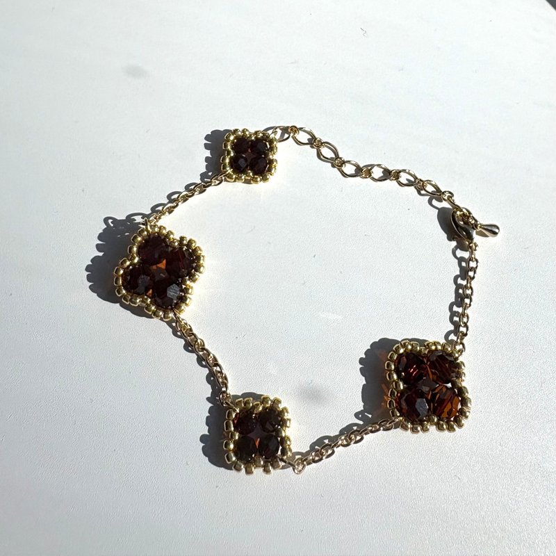 Clover Bracelet Handmade Beaded Jewelry 24K gold Plated Chain Brown Floral - 手鍊/手環 - 玻璃 咖啡色