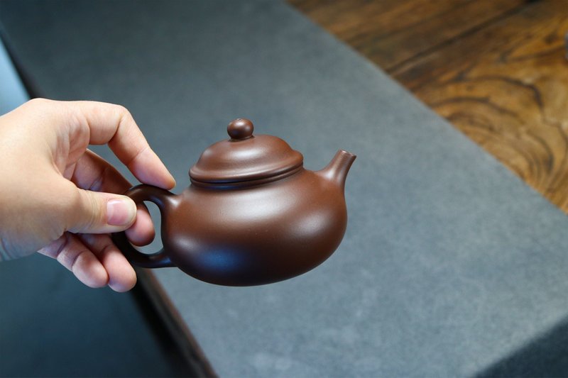 送禮紫砂壺茶壺容天 老紫泥 紫泥 220ml 手工内推孔 容天 老紫泥 - 茶壺/茶杯/茶具 - 陶 橘色