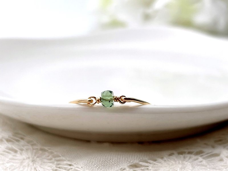 小さなモルダバイトのシンプルリング - 戒指 - 寶石 綠色