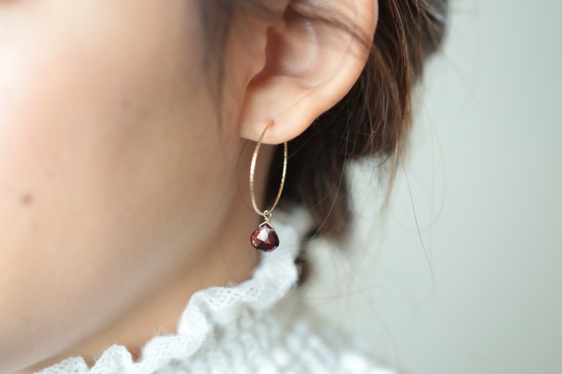 麻花大圈紅石榴石耳環│14kgf 天然石 紅石榴 針式 生日 禮物 紅 - 耳環/耳夾/耳骨夾 - 寶石 紅色