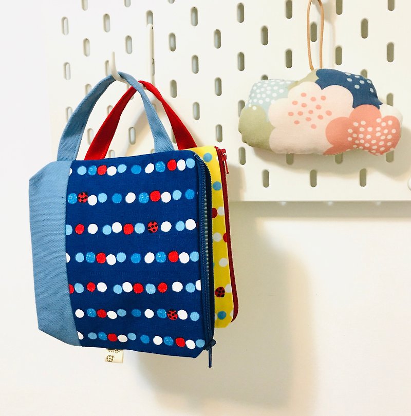 Little ladybug. Carry carry bag. Two colors. It is also useful to put cotton wool. Cute cloth label. - Toiletry Bags & Pouches - Cotton & Hemp Multicolor