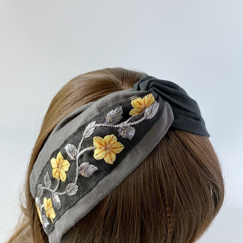 Japanese embroidered ribbon, black background, yellow five-petal flower, blue leaves, Japanese cloth cross headband, contrasting colors - Hair Accessories - Cotton & Hemp Black