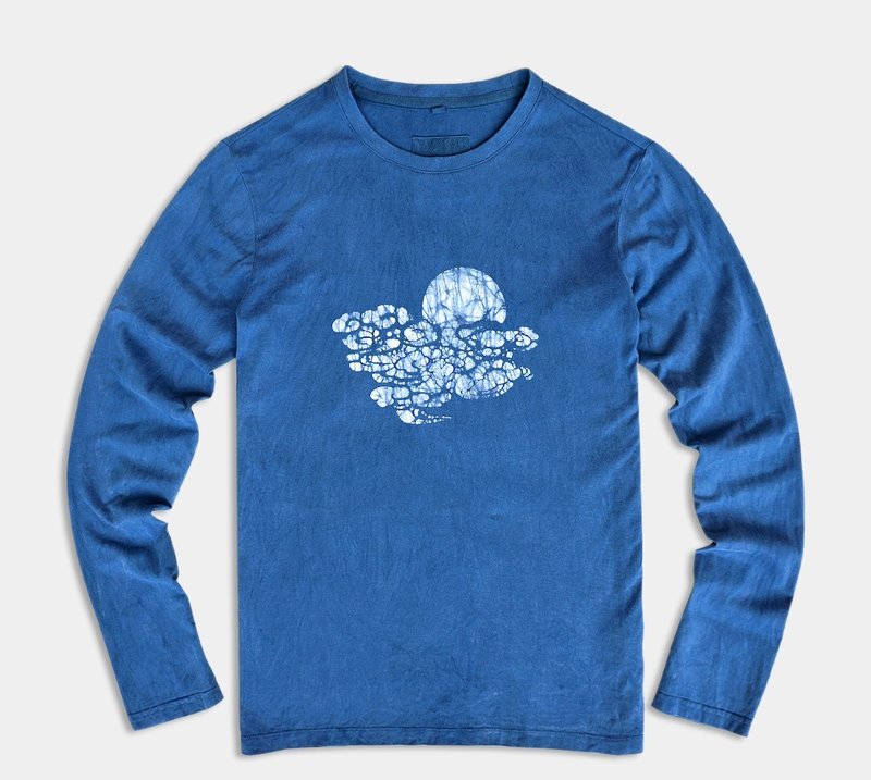 Hand-painted batik long-sleeved round neck bean-made plant indigo dyeing original hand-painted batik long-sleeved round neck - Men's T-Shirts & Tops - Cotton & Hemp Blue