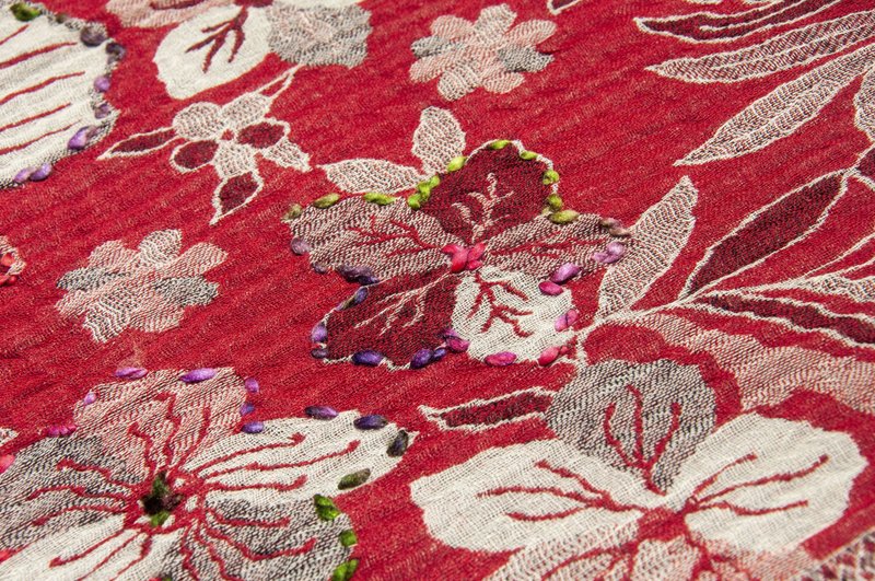 喀什米爾Cashmere/水煮羊毛披肩/針織圍巾/刺繡圍巾/羊絨披巾-花 - 圍巾/披肩 - 羊毛 多色
