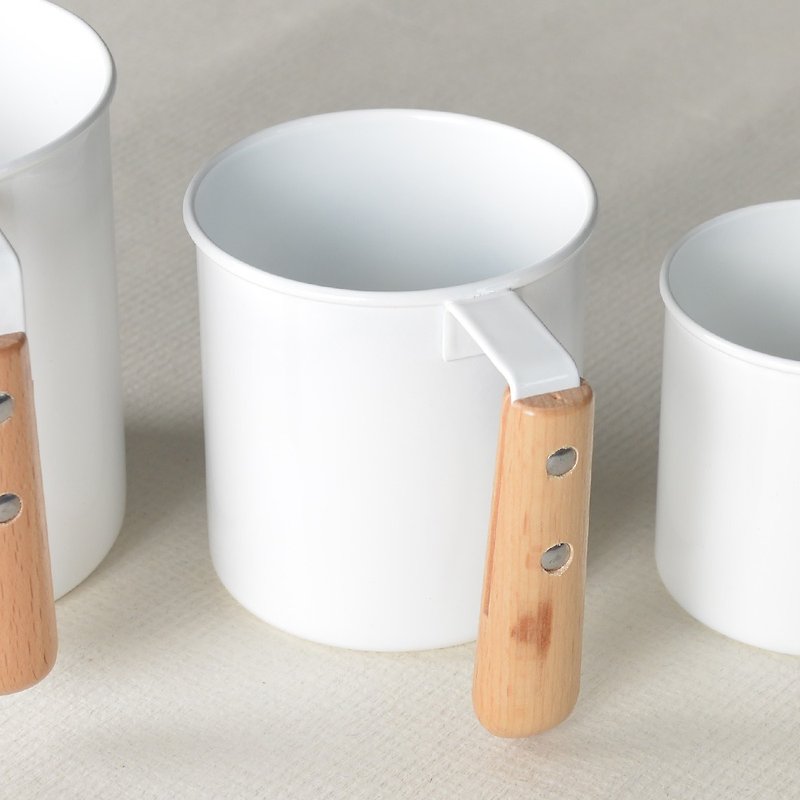 日本のタカサンメタル日本製木製ハンドルホワイトエナメルマグ-250ml - グラス・コップ - 琺瑯 ホワイト