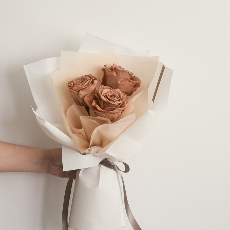 /Milk tea color rose bouquet/Eternal flower rose milk tea color Chinese Valentine's Day birthday bouquet for birthday celebration - Dried Flowers & Bouquets - Plants & Flowers Khaki