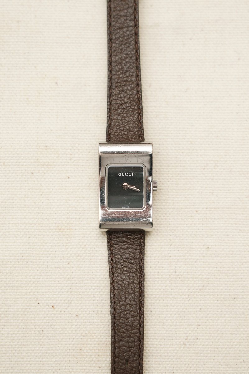 A ROOM MODEL - Vintage Gucci銀色矩形古董錶 - 女錶 - 貴金屬 銀色