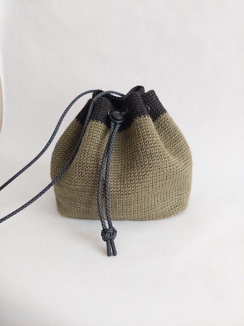 Black × dark green ramie material Xiaolongbao/drawn pocket/bucket bag can be carried on the shoulder - Messenger Bags & Sling Bags - Cotton & Hemp 